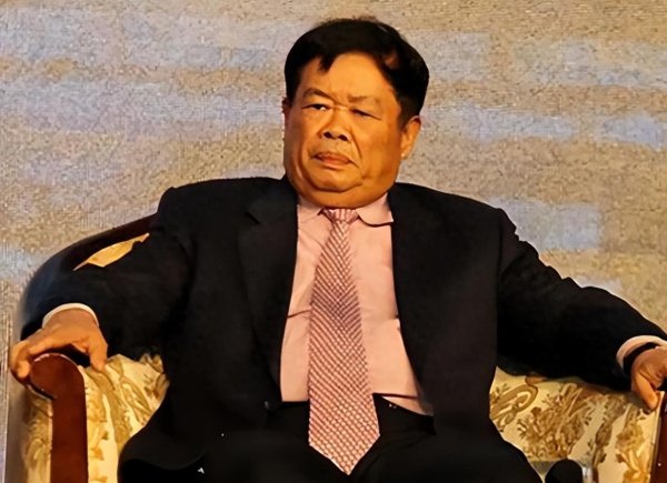万宝配资 “玻璃大王”曹德旺：美国随便加关税，只要不赚钱我就不卖！