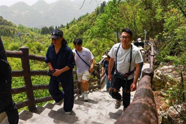 盈禾配资 98元租一双AI登山机器腿 恩施大峡谷外骨骼机器人正式投运