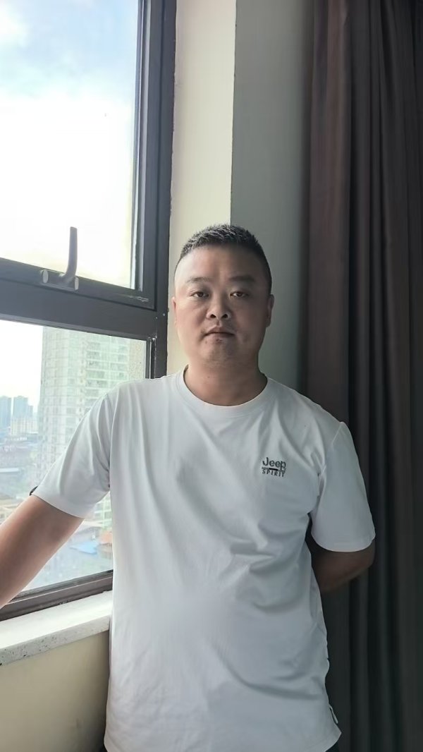 富腾优配  生死十秒！四川武胜一男子嘉陵江底勇救陌生溺水者｜看见正能量